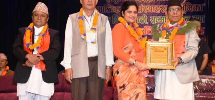 समाजसेवामा सक्रिय बीमा विज्ञ पाण्डे सम्मानित