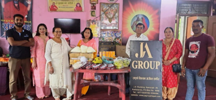 भक्तपुरका वृद्धवृद्धालाई जेए ग्रुपद्धारा खाद्य सामग्री वितरण