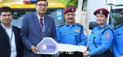 राष्ट्रिय वाणिज्य बैंकद्धारा प्रहरी अस्पताललाई २ वटा एम्बुलेन्स र २ वटा शव वाहन प्रदान