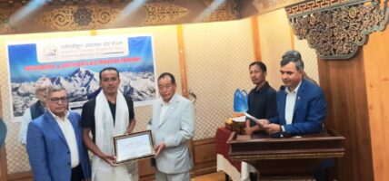 सगरमाथासहित तीन हिमाल आरोहणका लागि बाटो खोल्ने र डोरी टाँग्नेसहित कीर्तिमानी आरोही सम्मानित