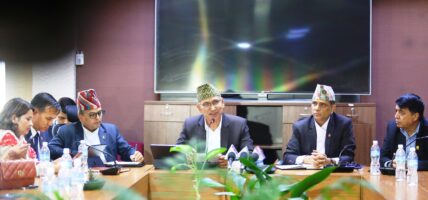 उद्योगी, व्यवसायीलाई निर्धक्क भएर व्यवसाय सञ्चालन गर्न अर्थमन्त्रीको आग्रह