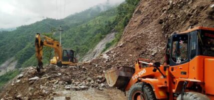 कोशी राजमार्ग अझैपनि सञ्चालनमा आउन सकेन