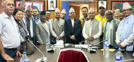 ट्रक व्यवसायीहरुको समस्या समाधान गर्ने यातायात मन्त्री दाहालको प्रतिबद्धता