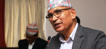 अर्थमन्त्रीद्धारा आन्तरिक राजश्व विभागको निरीक्षण, ठूला कर कार्यालयको बक्यौता र बेरुजु बढेकोमा प्रश्न