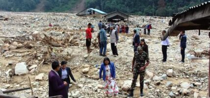 मन्त्री भट्टराईद्वारा बाढीबाट क्षतिग्रस्त विद्यालय निरिक्षण