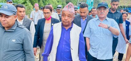 बाढीपहिरोको प्रभावित स्थलमा पुगेर प्रचण्डले भने-सरकारको योजनाबद्ध पहल पुगेन