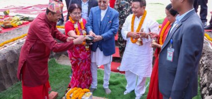 १० रोपनी १४ आना जग्गामा कीर्तिपुरमा एमालेको अत्याधुनिक भवन बन्ने, ओलीले गरे शिलान्यास