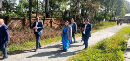 शिक्षा मन्त्री भट्टराइद्वारा कार्यालयहरूको आकस्मिक निरीक्षण, अनुपस्थित कर्मचारीबारे चासो