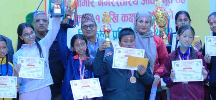 चन्द्रागिरि नगरपालिकामा चित्रकला प्रतियोगितामार्फत विद्यार्थीहरुको कला प्रस्तुत