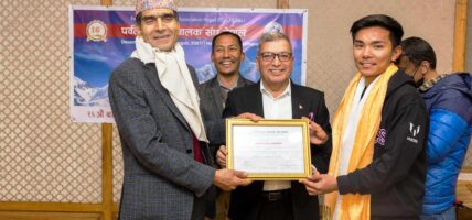 पर्यटन ऐनको परिमार्जनसहितका माग राख्दै पर्वतारोहण सञ्चालक संघले गरायो सरकारको ध्यानाकर्षण