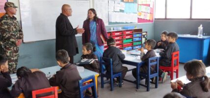 एक्कासी जब शिक्षामन्त्री स्कूलका कक्षाकोठामा पसिन्…