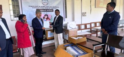 एनआरएनए महिला विभागको सहयोगमा बारबर्दिया नगर अस्पताललाई स्वास्थ्य उपकरण हस्तान्तरण