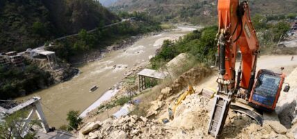 दिनहुँ तीन घण्टा मुग्लिन–काठमाडौं सडक बन्द हुने