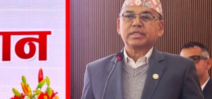 कर्मचारीलाई मन्त्री दाहालको निर्देशनः ‘कामको फेहरिस्त लामो छ, भन्न नहिचकिचाउनु’
