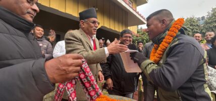 चितवनमा राश्वपा प्रदेश सदस्यसहितका नेता माओवादी केन्द्रमा प्रवेश, अध्यक्ष प्रचण्डद्वारा स्वागत