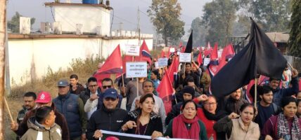 निष्काशित ९७ श्रमिकको पुनर्बहाली नभएसम्म हेटौंडाको एन्टारटिक बिस्कुट उद्योगको आन्दोलन नरोकिने, सातौँ दिन पनि कालोझण्डासहित विरोध जारी