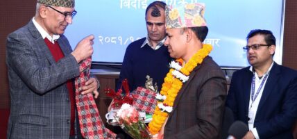 अर्थ सचिवमा उपाध्यायलाई स्वागत र डा.घिमिरेको बिदाइ