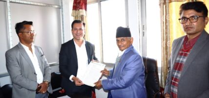 संरक्षित क्षेत्रमा पूर्वाधार निर्माण रोक्ने आदेशः इप्पानले भेट्यो माओवादी केन्द्रका प्रमुख सचेतक
