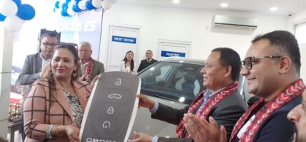 ओमोडाको नयाँ स्वरुम बसुन्धारामा, उद्घाटन गर्दै कुलमान घिसिङले भने विद्युतीय गाडीको योगदान महत्वपूर्ण