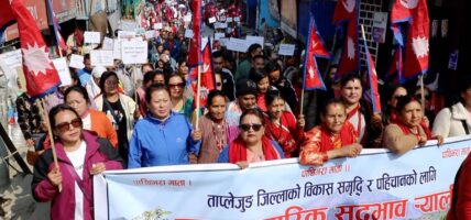 केबुलकार बनाउन माग गर्दै ताप्लेजुङमा स्थानीयबासीको प्रदर्शन