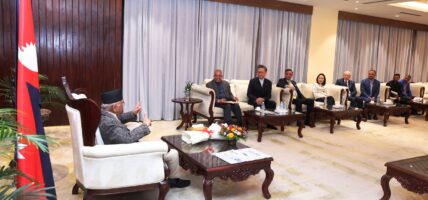 नेपालमा लगानी विस्तारबारे सिङ्गापुरको सर्वना जुरोङ ग्रुप प्रधानमन्त्रीसँग