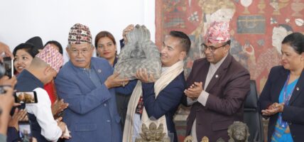 चोरी भएर अमेरिकाबाट फर्काएका २१ वटा मूर्ति संग्रहालयलाई हस्तान्तरण