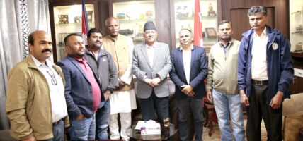 काठमाडौंका कबाड व्यवसायीका समस्या समझदारीमा हल गर्नुपर्छः प्रचण्ड