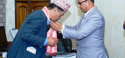 चार वर्षका लागि विद्युत् प्राधिकरणको कार्यकारी निर्देशकमा हितेन्द्रदेव शाक्यले लिए सपथ, उद्योगीसँग लिनुपर्ने बक्यौता उठाउन निर्देशन