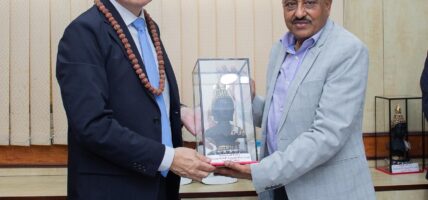 केएनपी कारखानाको जापानी राजदूतद्वारा अवलोकन