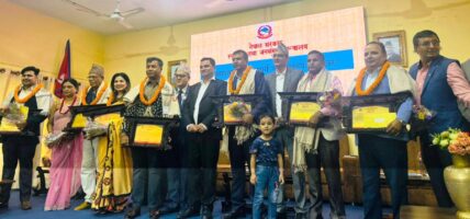 स्वास्थ्यमन्त्री ब्लूम्बर्ग पुरस्कारबाट अभियन्ता र पत्रकारसहित ७ जना पुरस्कृत