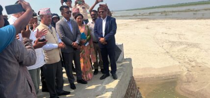 बाढीको जोखिम टार्न समयमै कनकाई तटबन्ध निर्माण सक्न निर्देशन