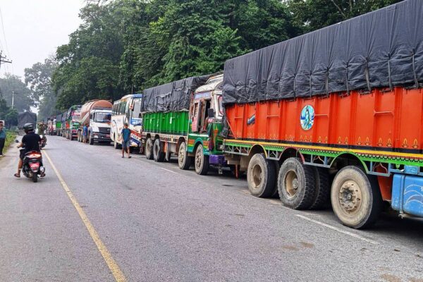 डिजेल मूल्यवृद्धिपछि भाडा बढाउन ट्रक व्यवसायीको सरकारसँग माग