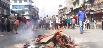 जेनजी प्रदर्शनःकर्फ्युको अवज्ञा गर्दै काठमाडौंका चोकचोकमा चर्काे आन्दोलन, प्रदर्शनकारी भन्छन्–हाम्रा छोरानातीको मृत्यु कसरी सहने ?(फोटोफिचर)