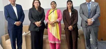 विपिन जोशीको रिहाइका लागि आमा पद्मा र बहिनी पुष्पा अमेरिका प्रस्थान
