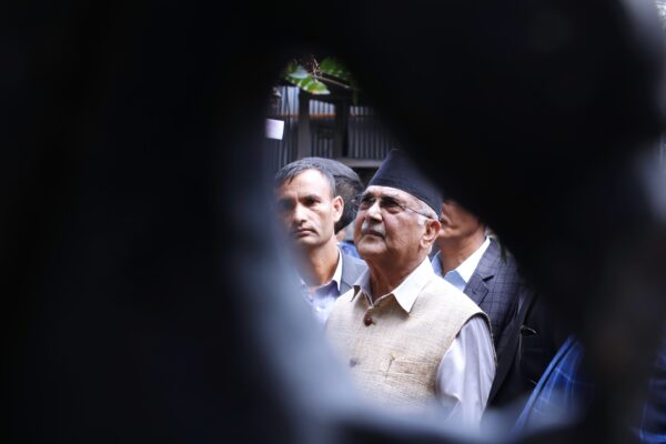 जेनजी आन्दोलनमा आगजनी गरिएको बालकोटको घर अवलोकनमा पुगे केपी ओली (फोटोफिचर)