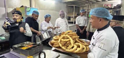 तिहार पर्वः गरियाे नेपालको मौलिक परिकार सेल पकाउने प्रतियोगिता