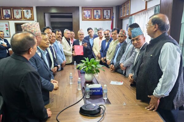 लगानीकर्ताको मनोबल उकास्नेगरी नीतिगत सहजता गरिदिन चेम्बरले गर्यो अर्थमन्त्री खनालसमक्ष आग्रह