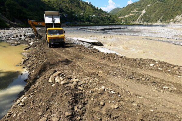बाढीले बगाएको सिन्धुली राजमार्गको ४३ प्रतिशत पुनःनिर्माण सक्कियो