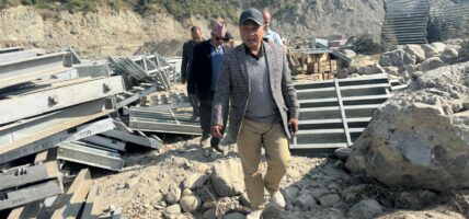 सिन्धुली र रामछाप जोड्ने खैरेनीघाटमा बेली ब्रिज जडान हुँदै