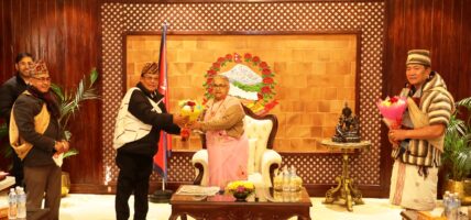 सरकारी कार्यालयमा हप्तामा एक दिन परम्परागत पोशाक लगाउँदा उचित हुन्छः प्रधानमन्त्री