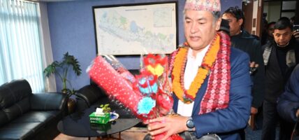 पदबहाली गर्दै हितेन्द्रदेव शाक्यले भने–‘बाँकी कार्यकाल अझ बढी मिहिनेतका साथ काम गर्छु’