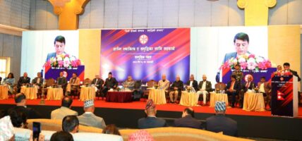 प्रधानमन्त्री र पूर्व प्रधानमन्त्रीलाई साक्षी राखेर चन्द्र ढकालले भने–ढुक्क भएर लगानी गर्ने वातावरण बनाइयोस्