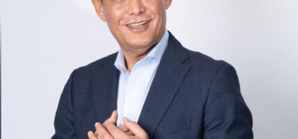 एनआरएनए अध्यक्षका उम्मेदवार रोविन शेरचन विश्व दौडाहामा,  ‘संस्थालाई व्यक्तिभन्दा माथि राखौँ’ भन्ने अपिल