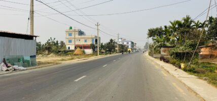 सडक कालोपत्रेसँगै बिर्तामोडका स्थानीयले फेरे शान्तिको सास, बर्खामा हिलो र हिउँदमा धुलोको सास्ती हट्यो 