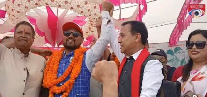 रास्वपा नवलपरासी पश्चिमका जिल्ला सभापति महेन्द्रसिंह ठकुरी कांग्रेस प्रवेश