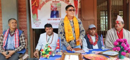 आफ्नो जन्मोउत्सवका अवसरमा विद्यालयका प्रअद्धारा विद्यार्थीलाई विद्यालय पोसाक वितरण