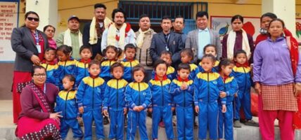 पत्तालिनी आधारभूत विद्यालयका १४५ विद्यार्थीलाई सामाजिक व्यक्तित्वकाे सहयाेगमा पाेसाक वितरण