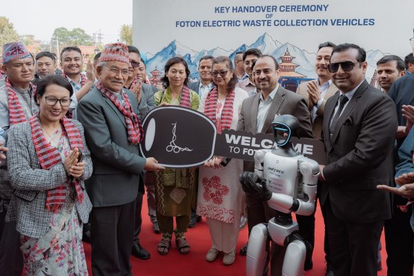 ललितपुर महानगरलाई ११ थान फोटोन टिएम१ हस्तान्तरणः नेपालमै पहिलो पटक फोहोर संकलनका लागि इलेक्ट्रिक गाडी प्रयोग हुने