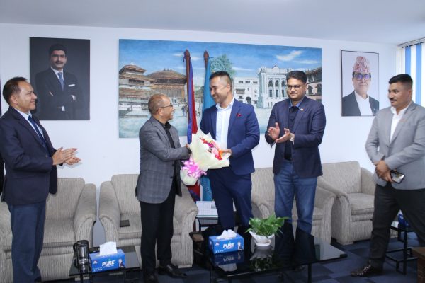 पैसा छैन भनेर विकास निर्माण रोक्न नहुने भन्दै वैकल्पिक स्रोतमार्फत पूर्वाधार क्षेत्रमा लगानी बढाइनुपर्नेमा जोड