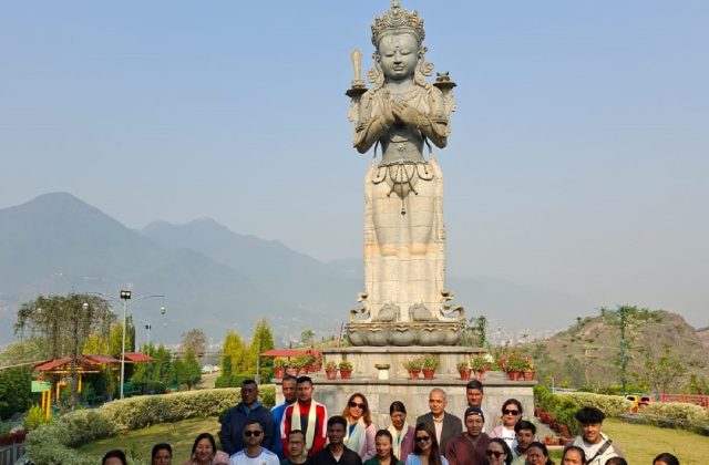 वल्डलिंक कम्युनिकेशन्सको सिएसआर अन्तर्गत डस्टविन हस्तान्तरण तथा सरसफाइ